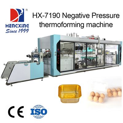 Bon prix Machine entièrement automatique de boîtes à aliments en plastique jetables plateau à œufs machine de thermoformage pour la fabrication de produits à emporter en ligne